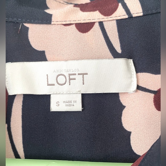 Loft by Ann Taylor. Size Small. Long sleeve blouse. Navy blue and pink - Picture 4 of 4